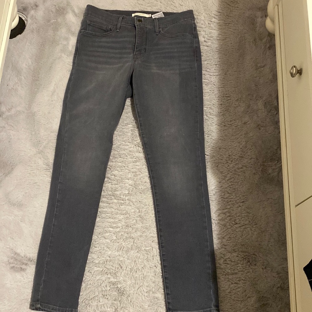 Women’s Grey Levi’s jeans